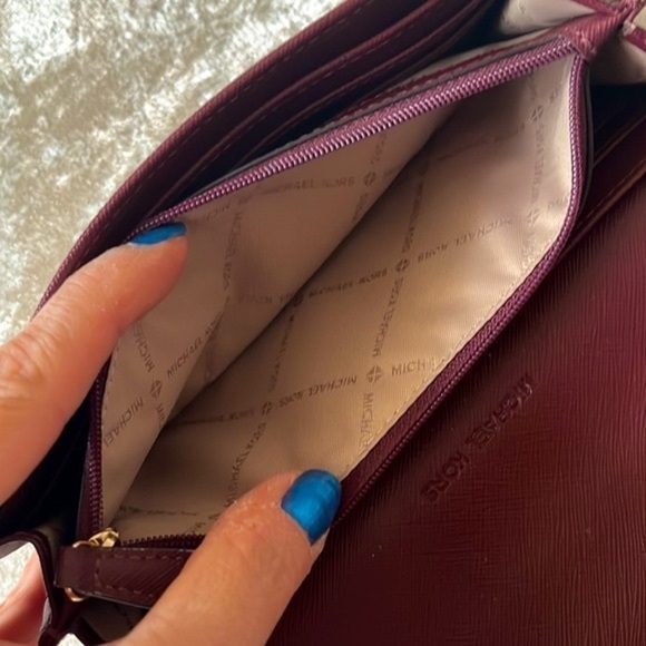 Brand New Michael Kors Large Snap Close Wallet Merlot w/ Neutral Logo Print - Picture 13 of 15